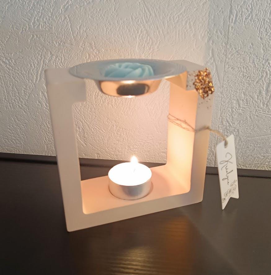 Brûle parfum carré terracotta clair et or rose.