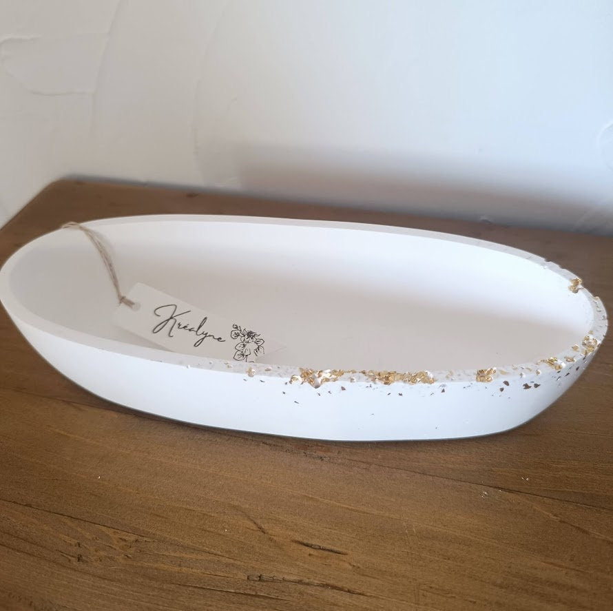 Coupe ovale blanche et petites pierres or