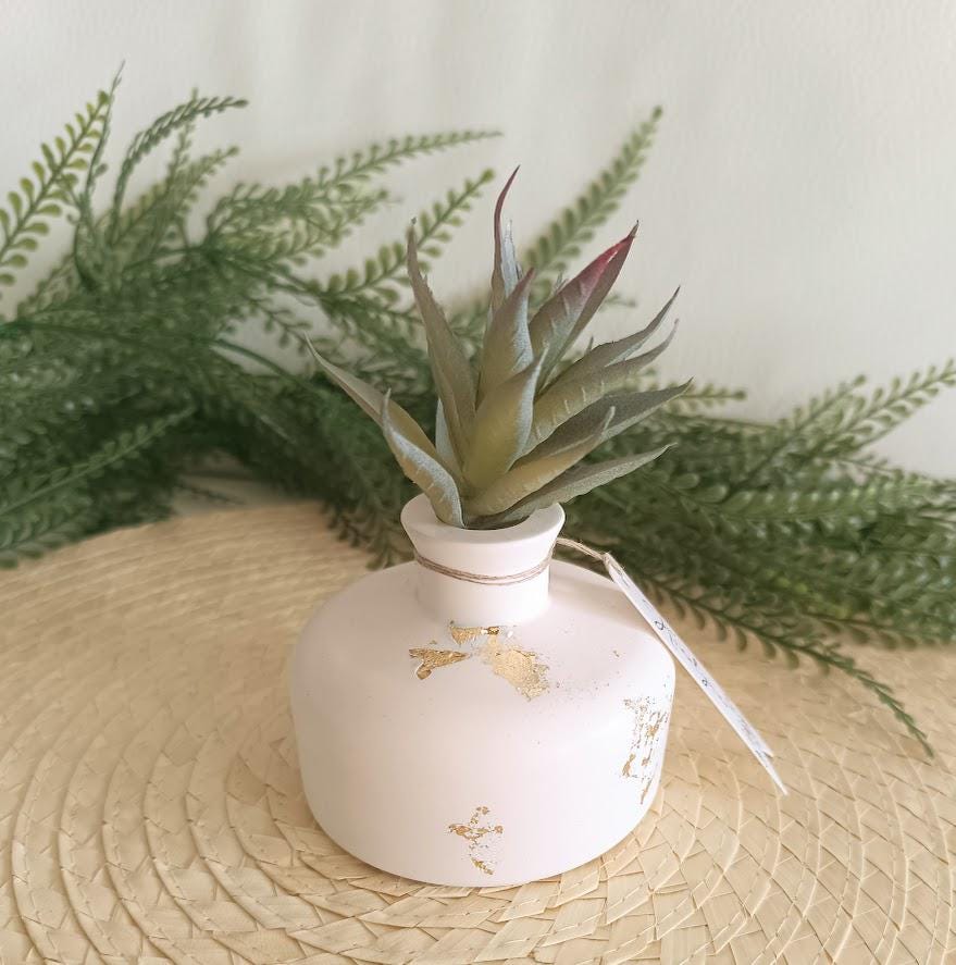 Petit vase diffuseur de parfum blanc et or