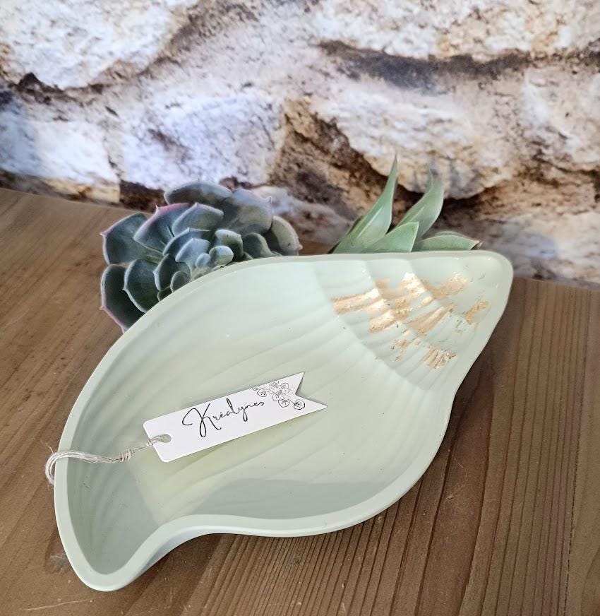 Plateau de rangement coquillage vert sauge et or.