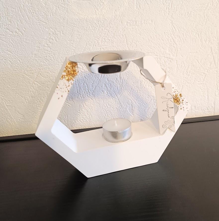 Brûle parfum losange blanc et or.