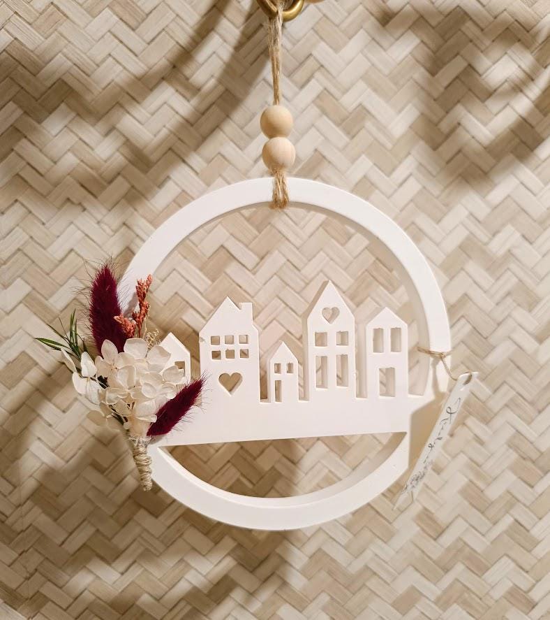 Décoration murale maisonnettes et fleurs séchées