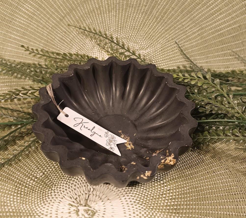 Coupe de rangement noire et or