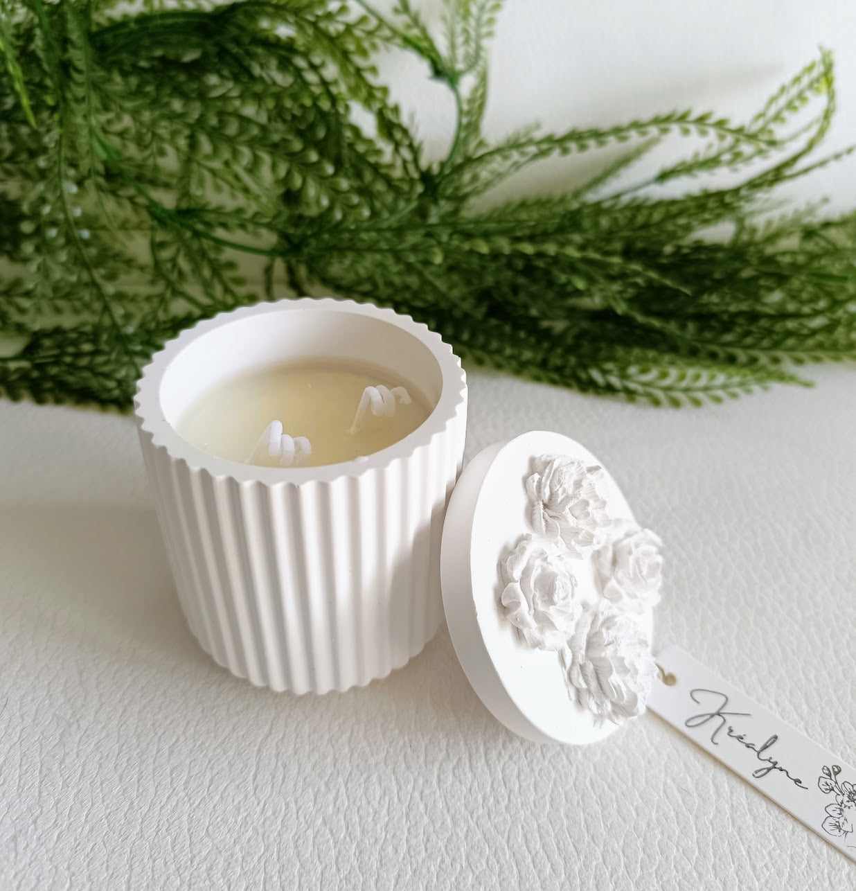 Bougie Parfumée Artisanale Cire Soja - Pot Céramique Fleurs Relief