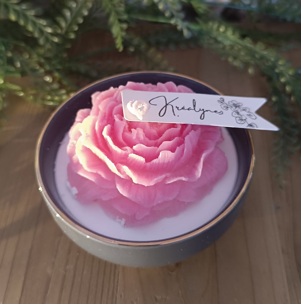 Bougie artisanale parfumée, coupe en céramique gris bordure or