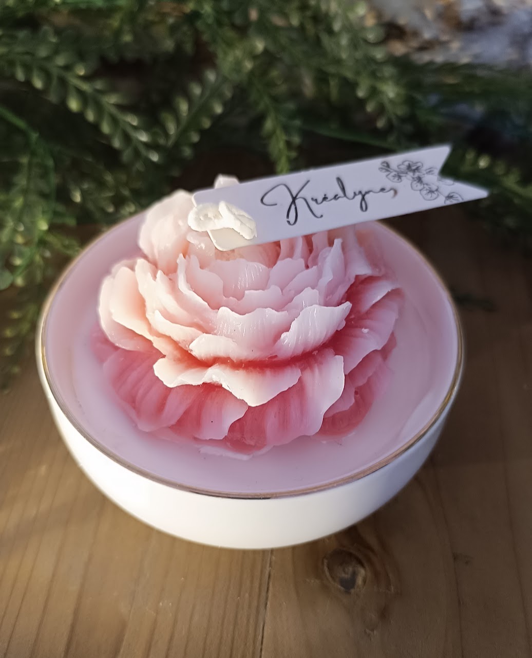 Bougie artisanale parfumée, coupe en céramique blanche bordure or