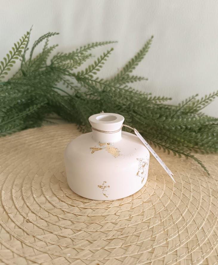 Petit vase diffuseur de parfum blanc et or