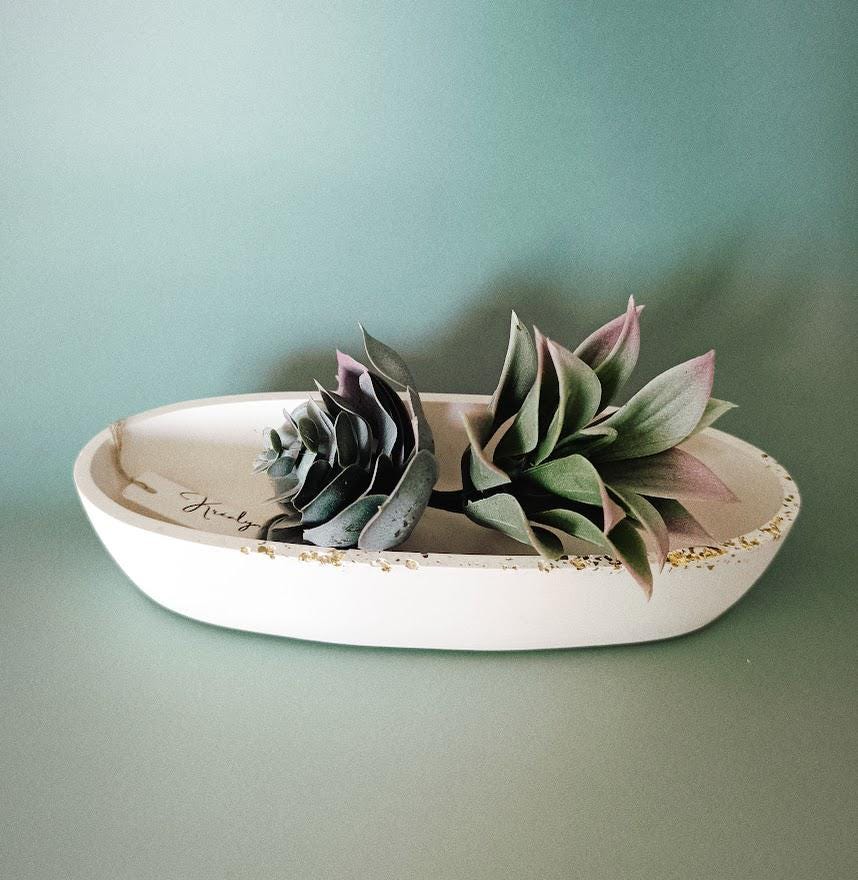 Coupe ovale blanche et petites pierres or