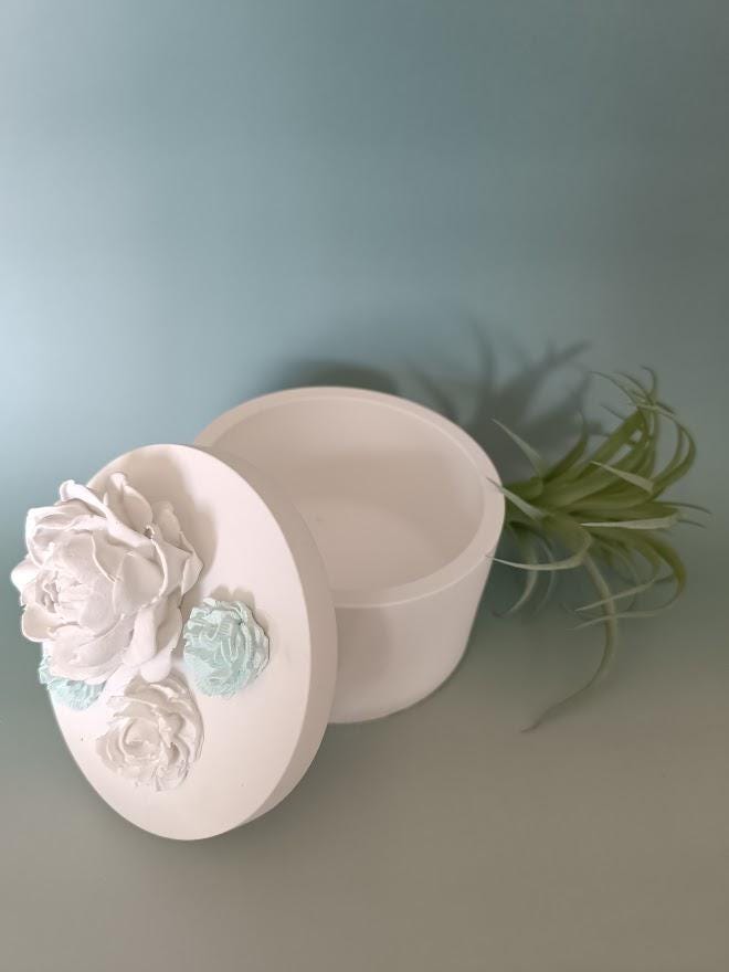Boîte de rangement banche, fleurs blanches et turquoises