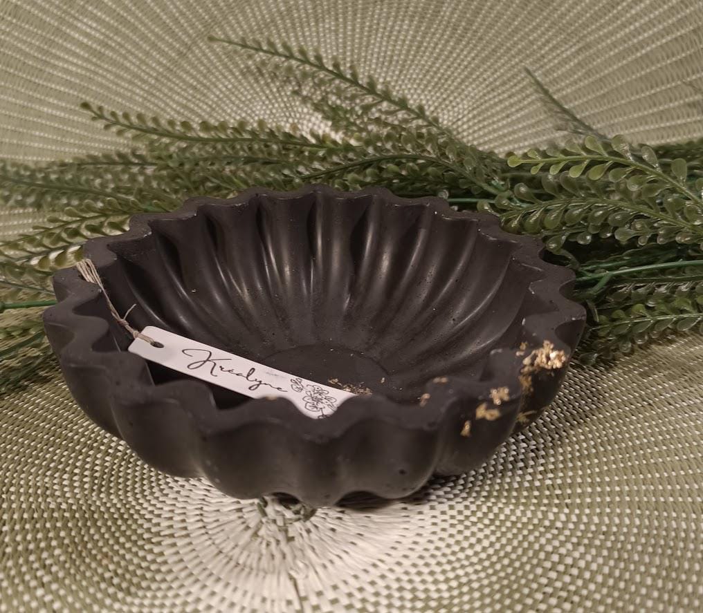 Coupe de rangement noire et or