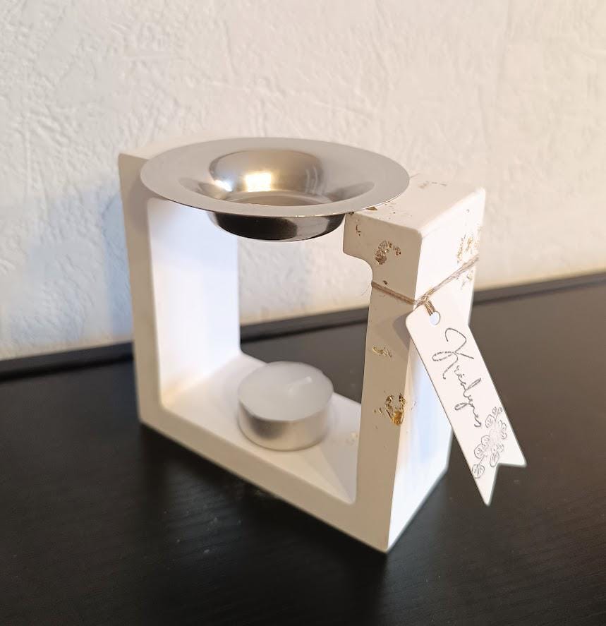 Brûle parfum carré blanc et or.