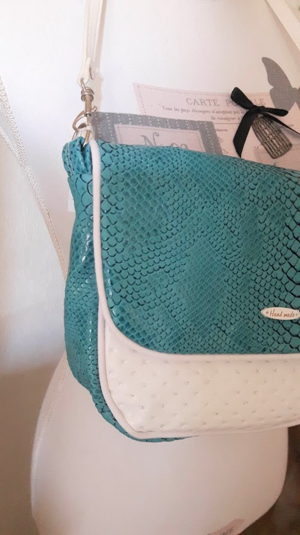 Sac bandoulière simili blanc et turquoise